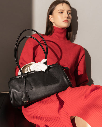 Classic Baguette Leather Shoulder Bag-4