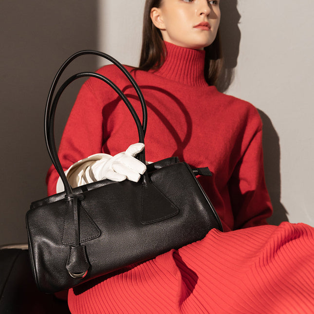 Classic Baguette Leather Shoulder Bag-4