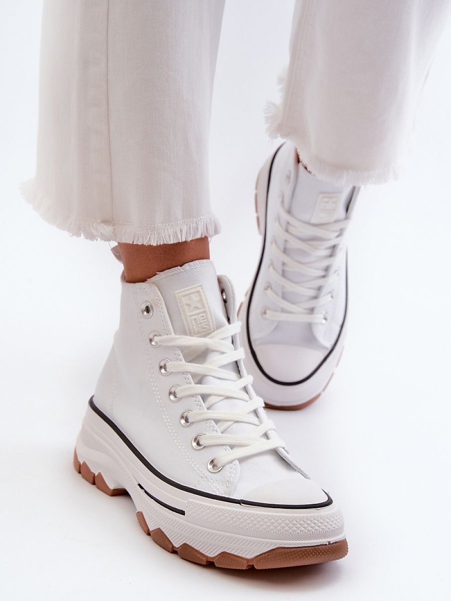 Sneakers model 198691 Step in style.