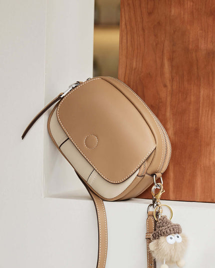 Cutesy Compact Leather Shoulder Bag-3
